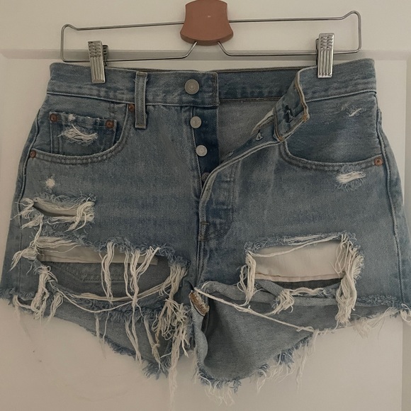 Distressed Levi 501 shorts - Picture 1 of 4